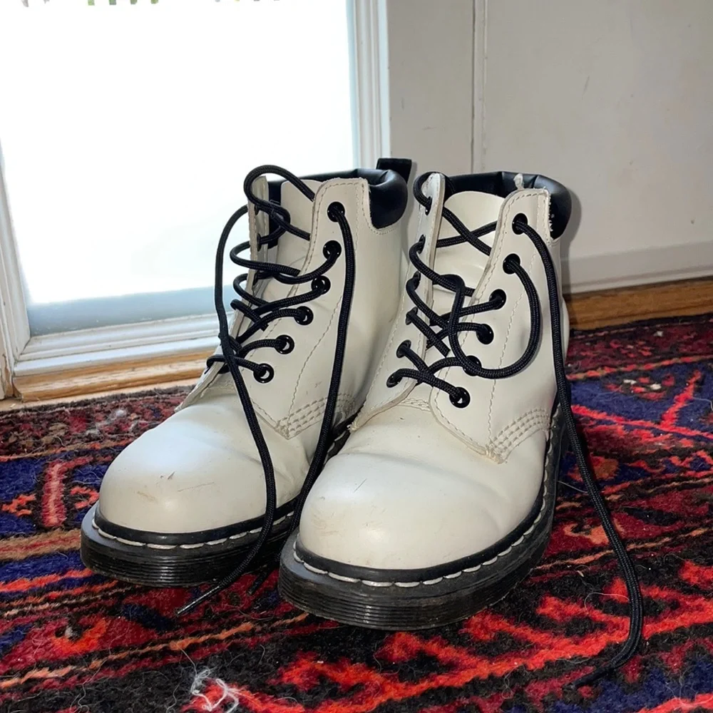 WHITE DOC MARTENS - Picture 1 of 6